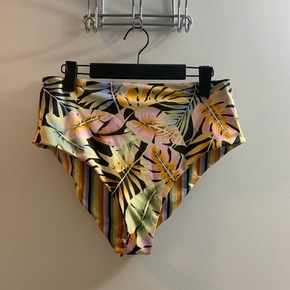 Reversible Billabong High Waisted Bikini Bottom - Picture 1 of 5